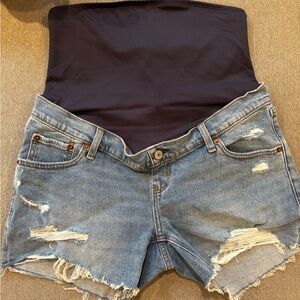 Abercrombie Size 6 Maternity 4” mom short